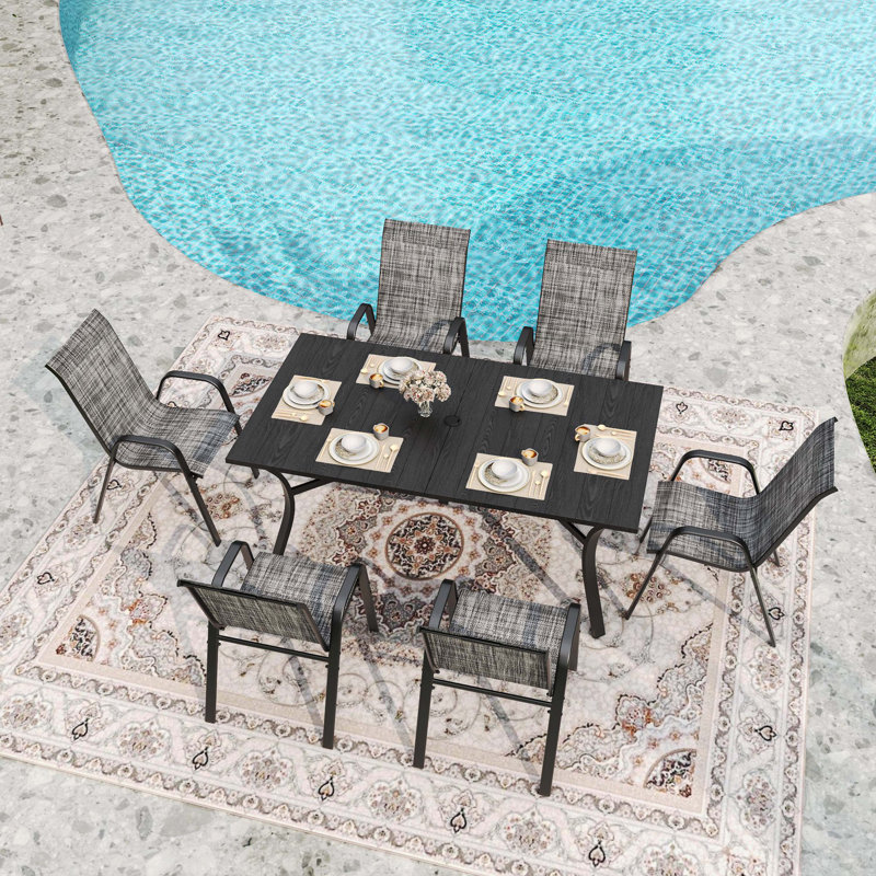 Ensemble de salle à manger 7 pièces pour patio, table rectangulaire en métal à grain de bois 63 po x 38 po avec trou pour parasol, 6 chaises ergonomiques en textilène imperméables, structure antirouille