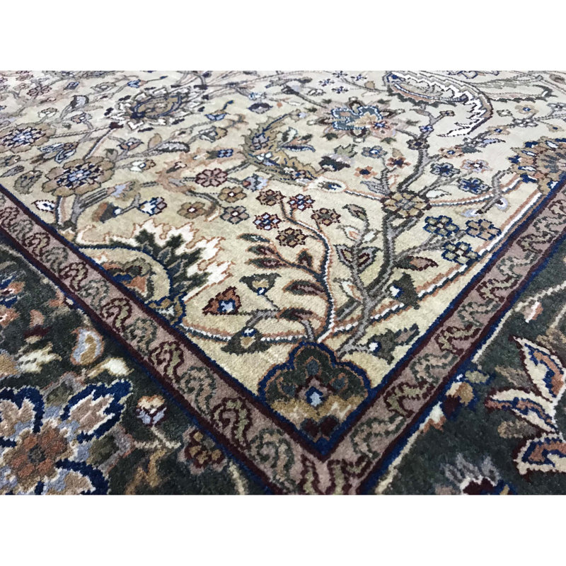 Wool Oriental Area Rug in Gold/Green