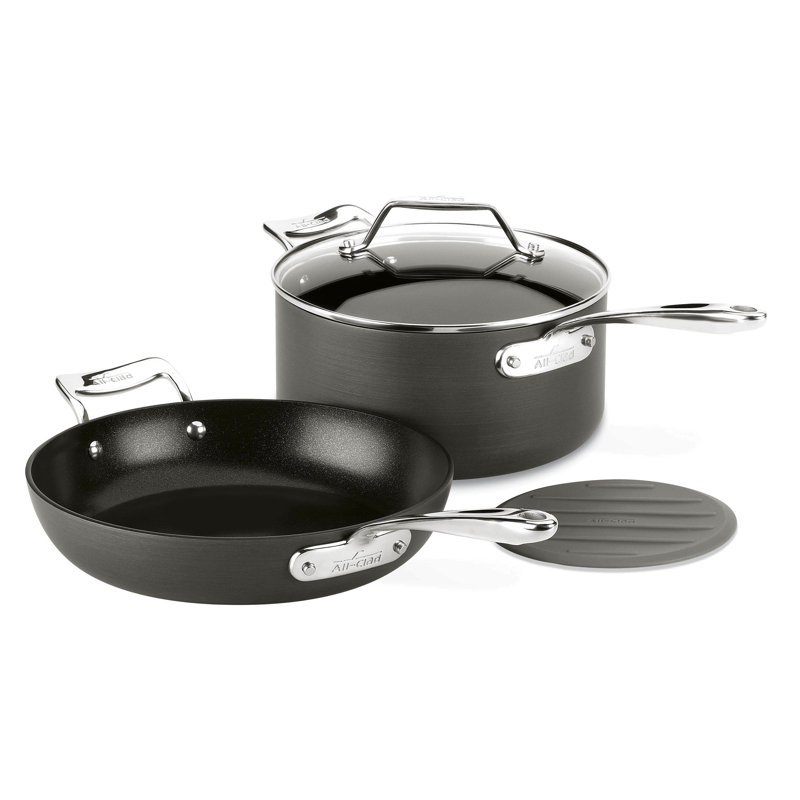 Batterie de cuisine antiadhésive en aluminium anodisé dur avec couvercle 3 pièces All-Clad Essentials