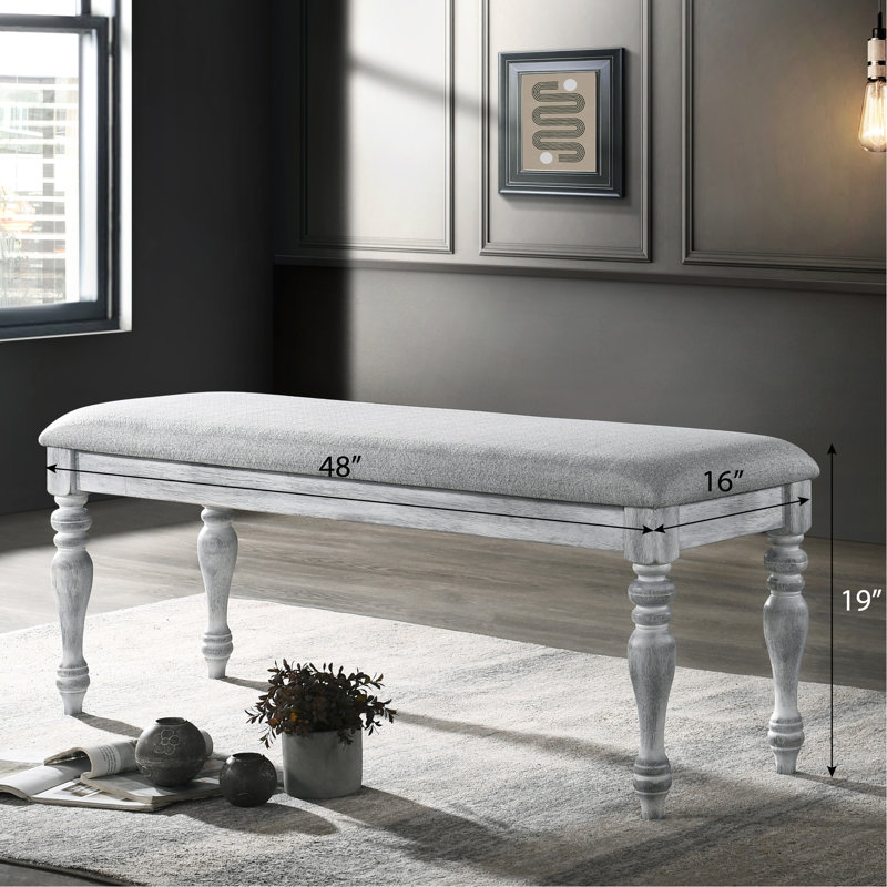 Banc blanc rustique avec revêtement en mousse épaisse et pieds tournés