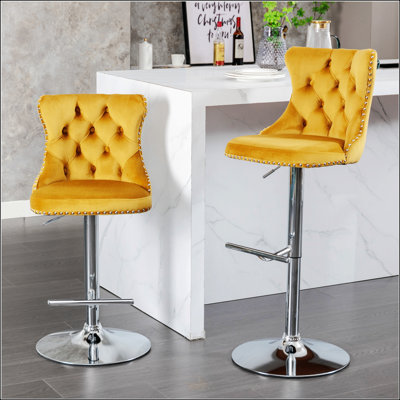 Tabourets de bar pivotants en velours avec hauteur de siège réglable, base chromée rembourrée moderne pour le confort d'un pub et d'un îlot de cuisine