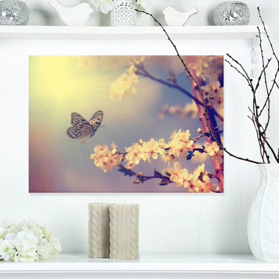 «Vintage Butterfly and Cherry Tree», impression sur toile tendue