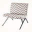 Chaise d'appoint taupe et blanche avec pieds en métal chromé, H 29,75 po x l 30,28 po x P 30,29 po