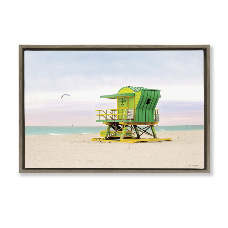 Cadre flottant Lime Green Lifeguard Hut, design par Seven Trees Design, H 21 po x l 31 po, Cadre flottant orme Montalcino