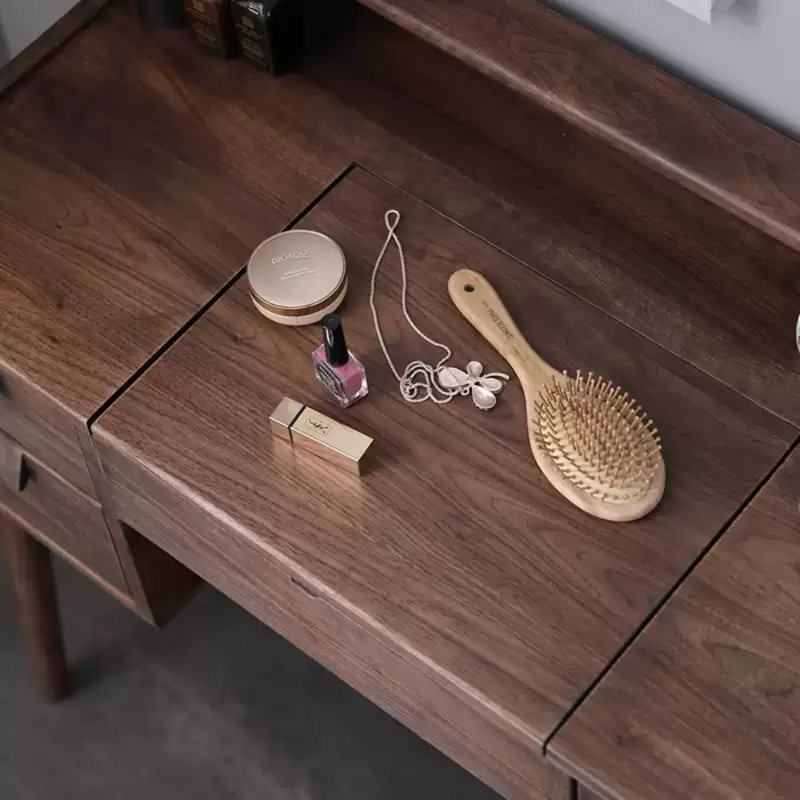 Commode en bois massif de style rétro