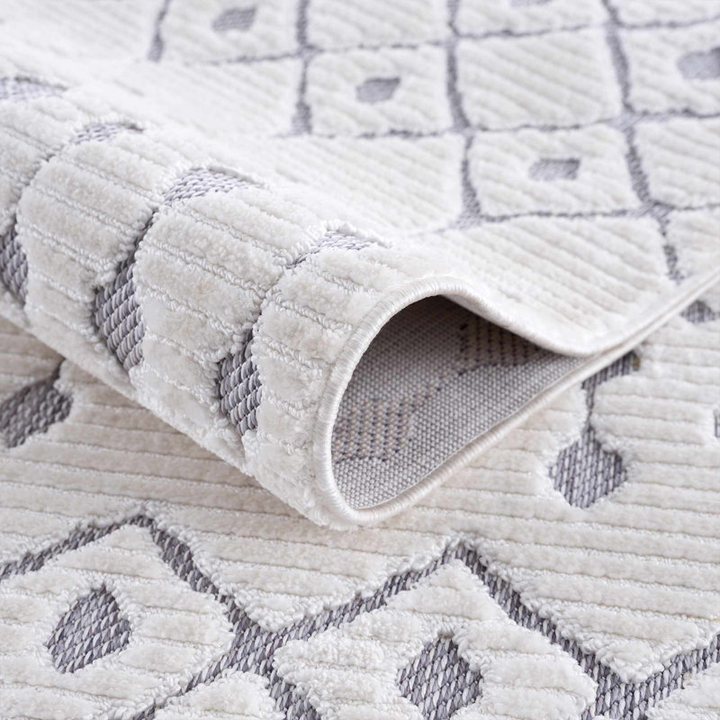 Bayyinah Farmhouse Moroccan White Area Rug, Rectangle 5'3" x 7'3"