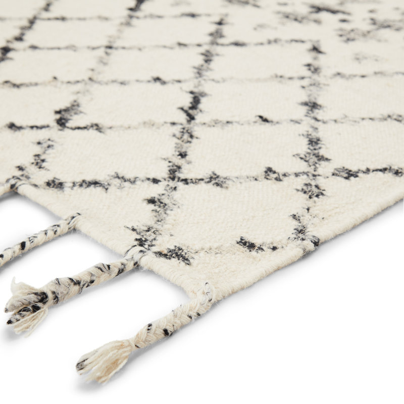 Esposito Geometric Area Rug in Ivory/Black, Rectangle 5' x 8'