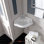 Lavabo de salle de bain de coin en céramique blanc rétro avec trop-plein