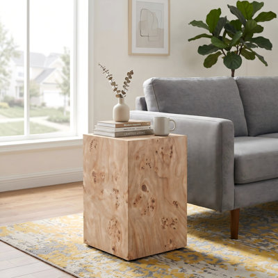 Table cubique, table d'appoint