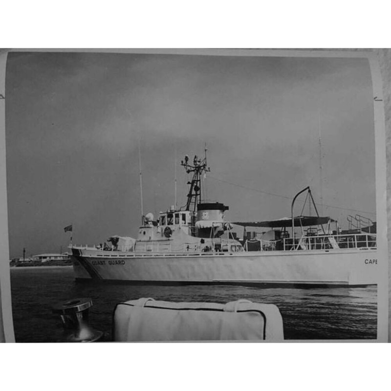 Maquette de navire USCGC Cape, H 10 po x l 30 po x P 5 po