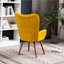 Chaise contemporaine à dossier en velours jaune avec boutons et pieds en bois massif pour une sensation luxueuse