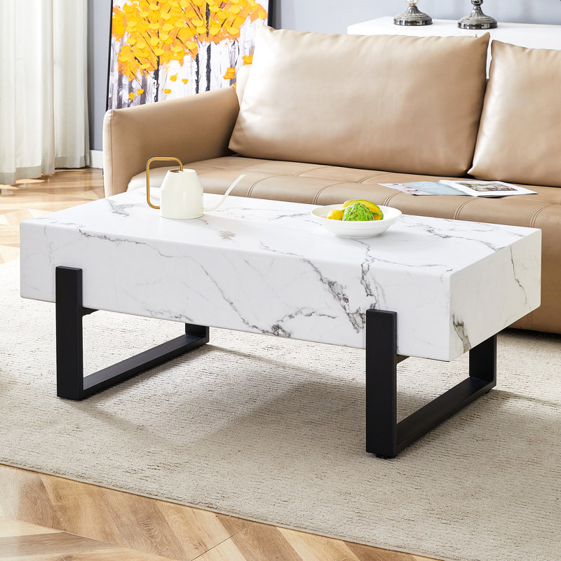 Table basse minimaliste en MDF noir et blanc de 47,2 po x 23,6 po. Autocollant à motif de marbre blanc, revêtement en aérosol de pieds en métal noir, table basse en MDF. Présentant un style moderne et simple. 