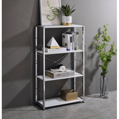 Bibliothèque avec 4 espaces blancs et 4 tablettes différentes pour améliorer votre espace de vie extérieur