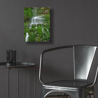 Art mural en verre Breakwater Bay «Moss Waterfall» par Lynda White