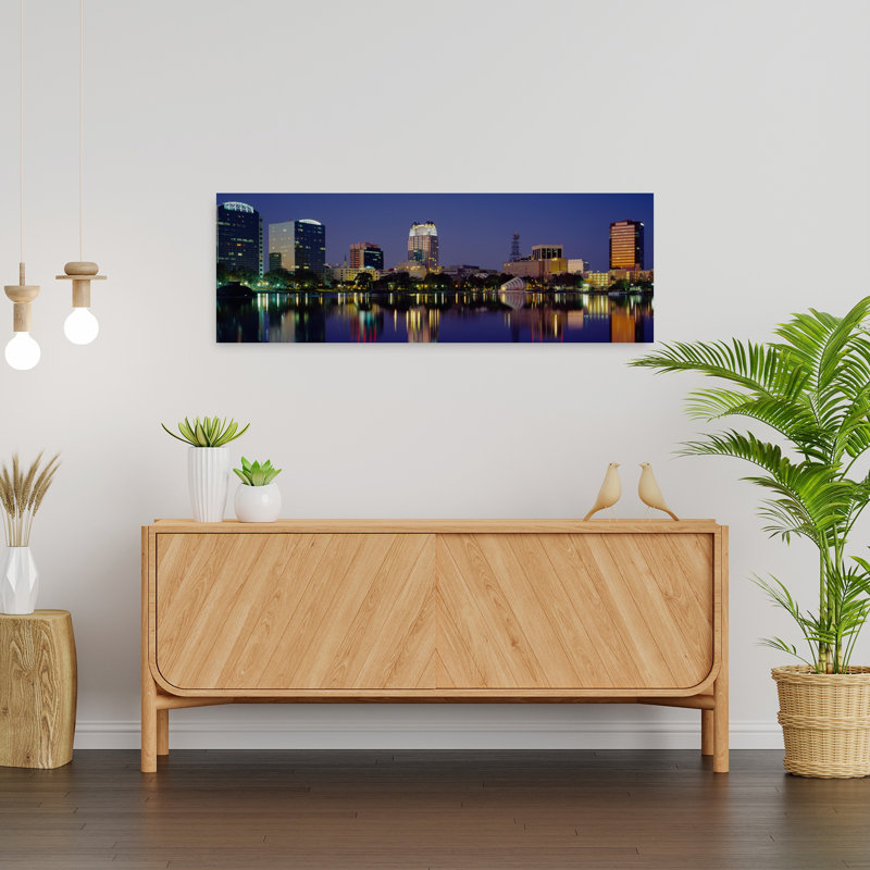 Réflexion de bâtiments dans l'eau, Orlando, Floride, art contemporain abstrait, art mural de la ville, H 36 po x l 12 po