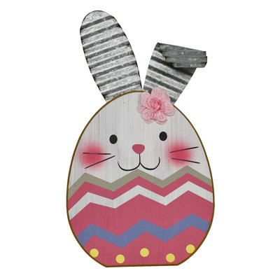 Signe de lapin en bois en forme d'œuf sur fond de lapin de Pâques