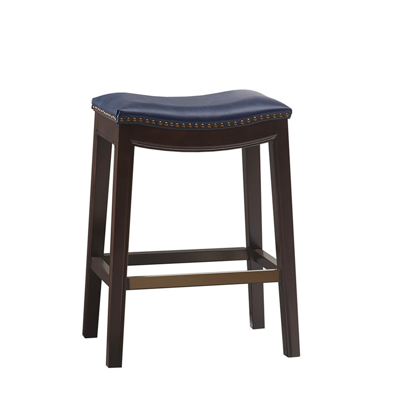 Tabouret de comptoir bleu marine avec têtes de clou bronze antique, coup de pied en métal, rembourrage en mousse moelleuse, pieds en bouleau