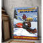Jamais sous-estimé «Old Man With Snowmobile», toile tendue avec châssis - Hobby Illustration Decor, bleu et rouge Home Decor-53632637