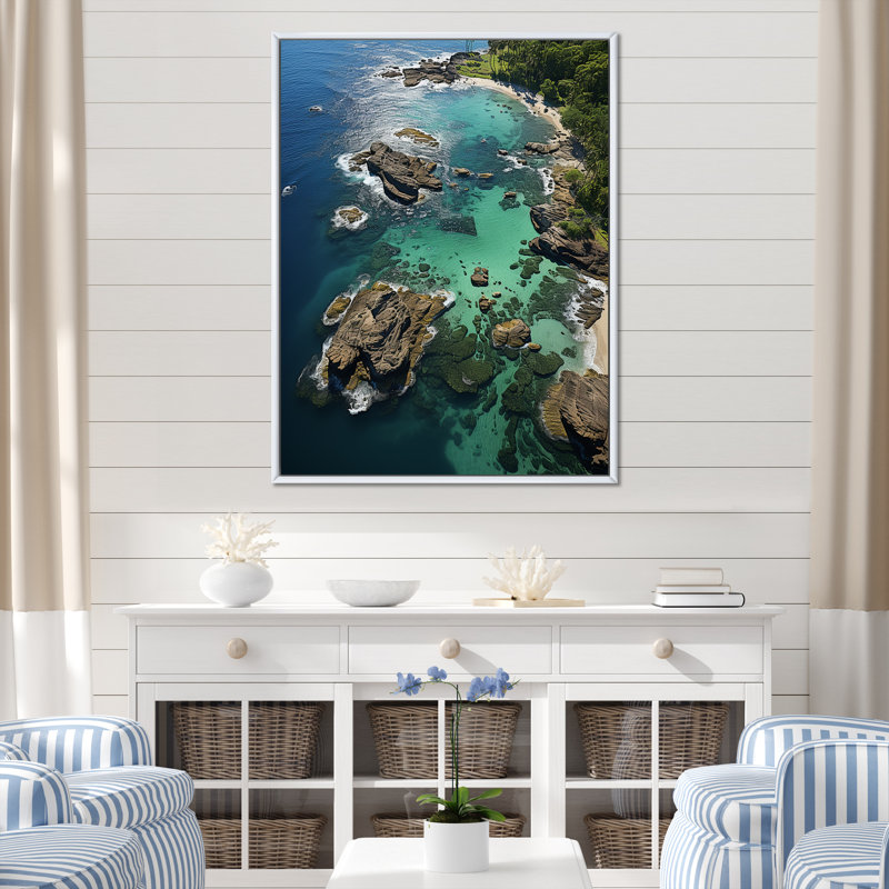 Vue aérienne sur une île tropicale III - plage, art mural, Cadre flottant blanc, H 40 po x l 30 po x P 1,5 po