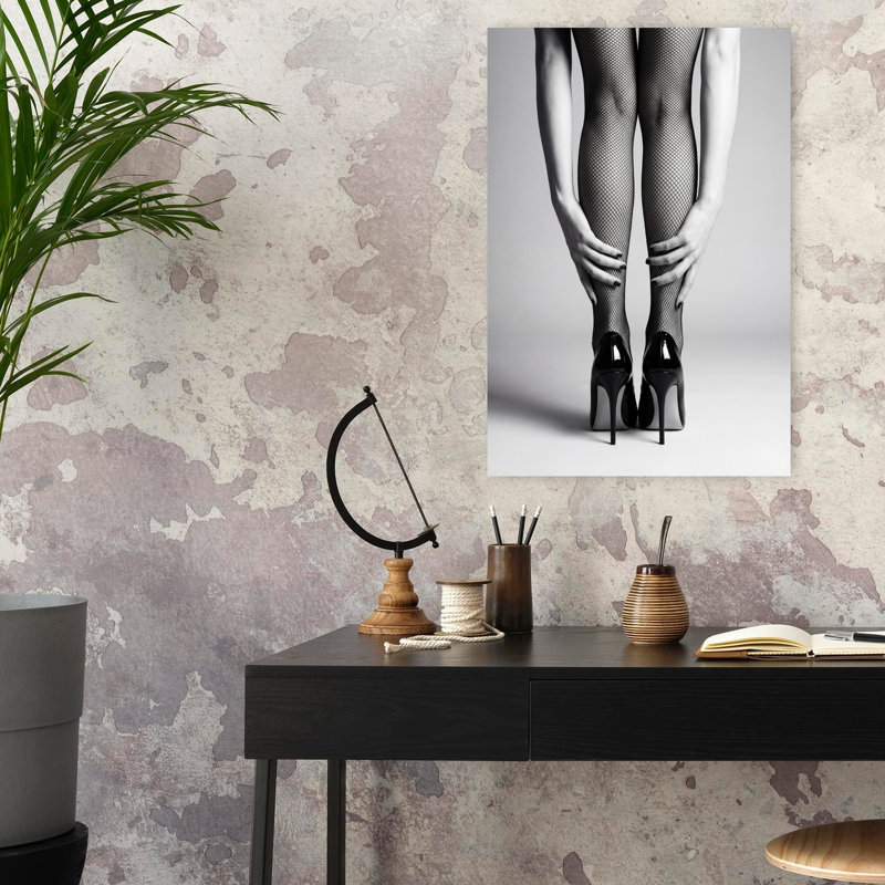«High Heels And Fishnets Classic Elegant», art mural contemporain, H 24 po x l 16 po