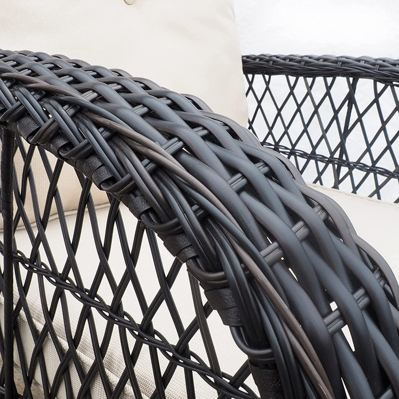Chaise berçante d'extérieur en rotin avec coussins