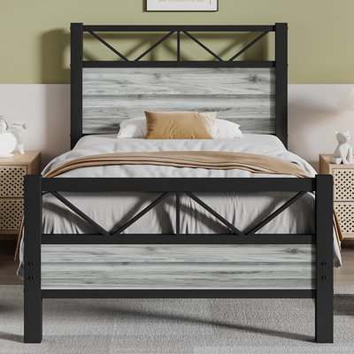 Wykeisha Platform Bed