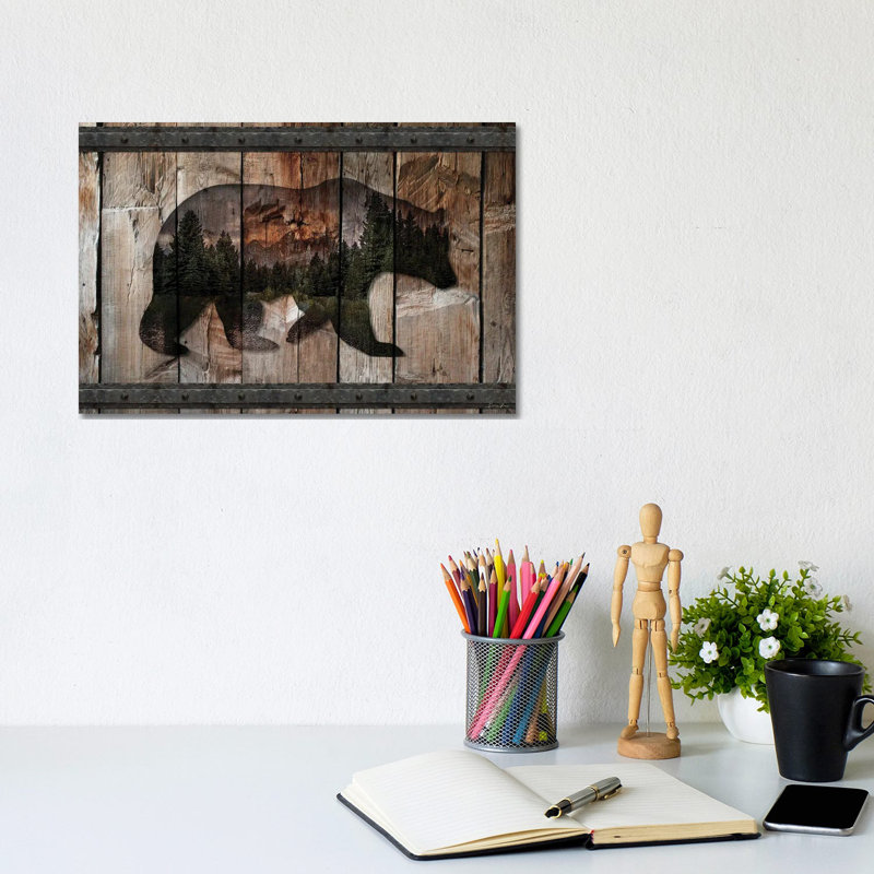 Silhouette d'ours de montagne sur toile par Denise Brown
