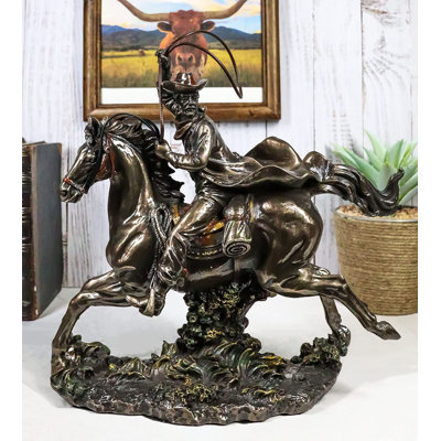 People Figurines & Sculptures