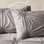 Housse de lit simple pour lit de jour gris foncé avec coussin en forme de papillon Puckered Diamond 6 avec revers Puckering