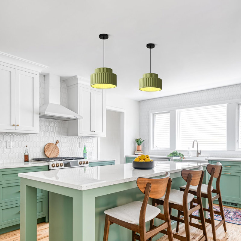 Luminaire suspendu de style industriel rétro contemporain vert à une lumière pour îlot de cuisine minimaliste moderne avec abat-jour en résine pour salle à manger