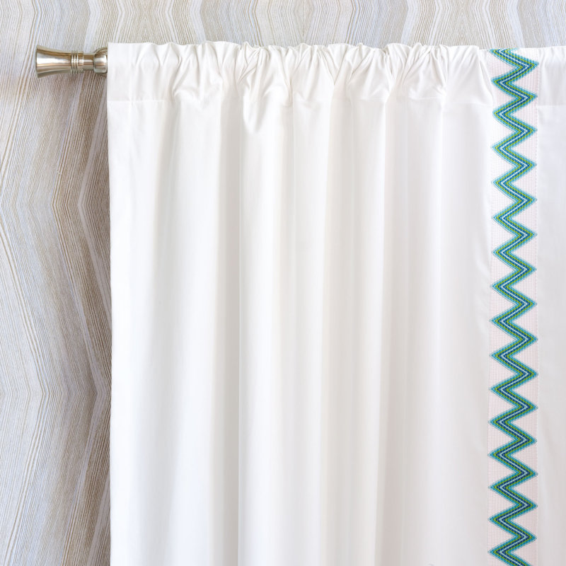 Panneau de rideau simple obscurcissant 100% coton avec passe-tringle Namale, L 48 po x L 84 po, Gauche