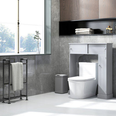 Rangement au-dessus de la toilette en gris, avec tablettes réglables et rangement simplifié