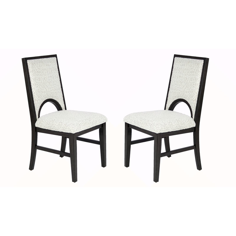 Chaise à découpes arquée en tissu blanc
