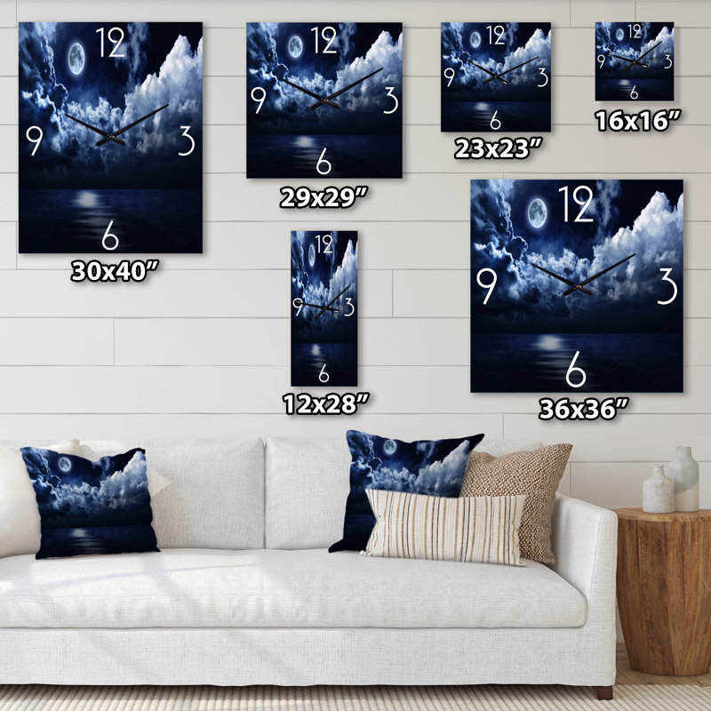 Pleine lune dans le ciel nocturne nuageux - Horloge murale moderne, Petit