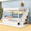 Lit double superposé au-dessus de grand lit double en bois avec escalier et lit gigogne-954192657