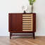 Meuble à bijoux vintage de style milieu du siècle en bois de cerisier à plusieurs tiroirs (42,72 po) – Assemblage à queue d'aronde, grand espace de rangement compartimenté pour bijoux et accessoires, tiroirs sans poignées à rainure en U