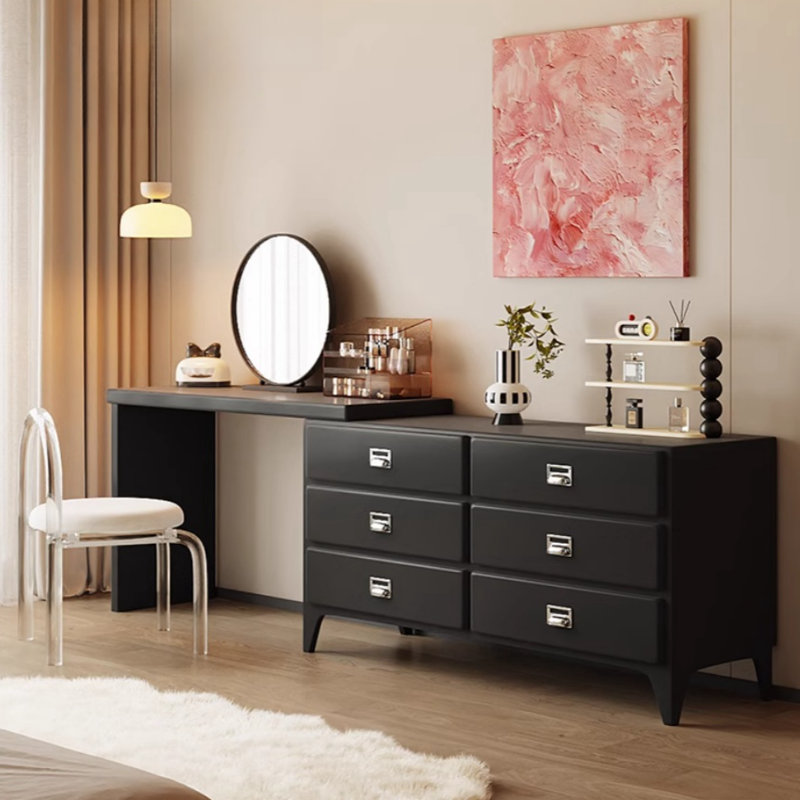 Traylan, Black