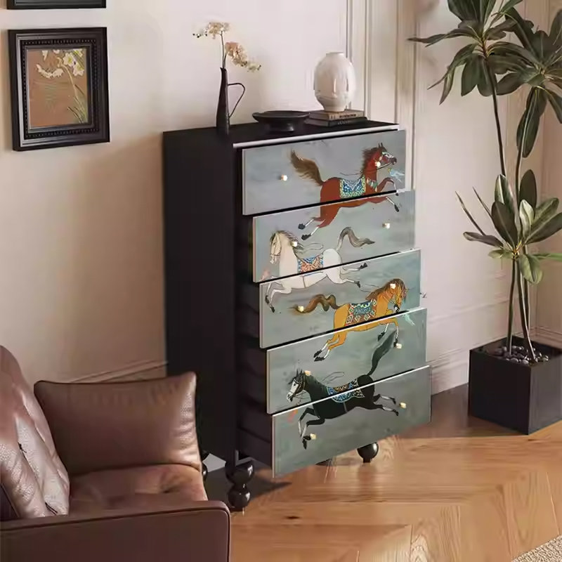 Armoire en noyer avec cinq tiroirs en pin