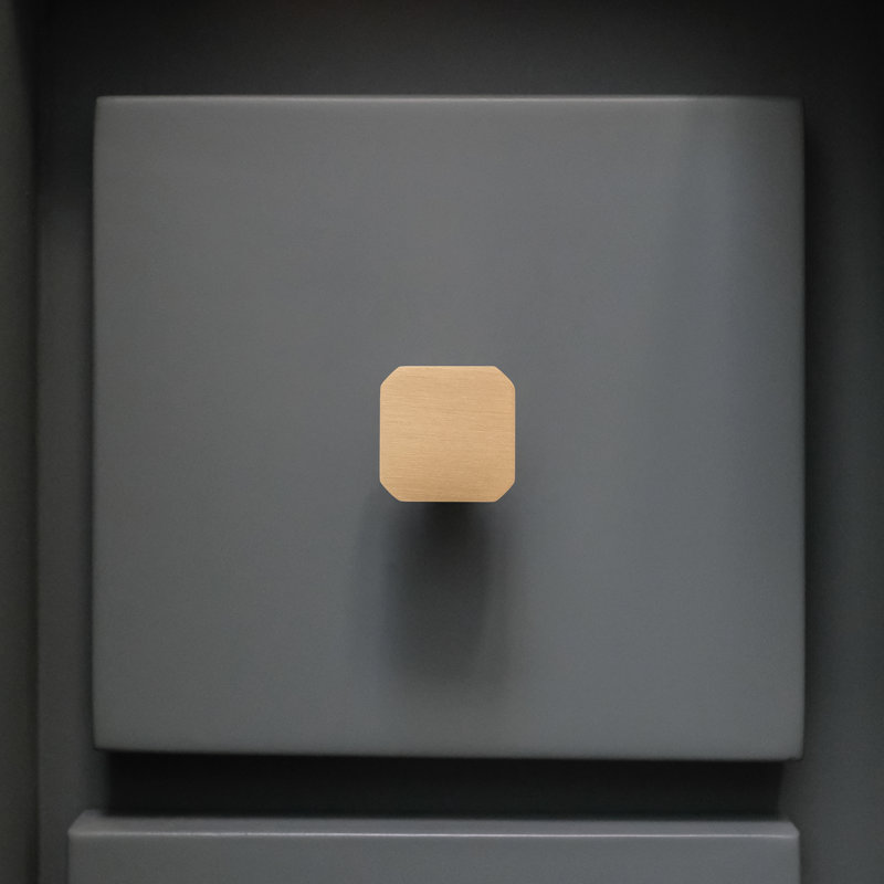 Poignée carrée Mod 1 1/8 po bicolore, Laiton satiné
