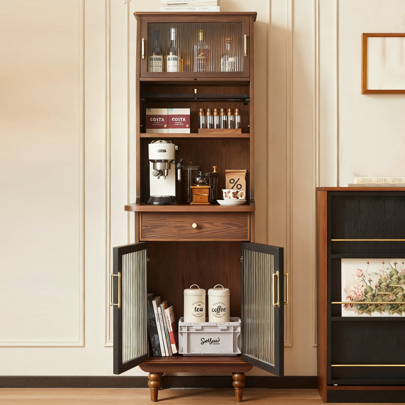 Vitrines en bois massif brun noisette