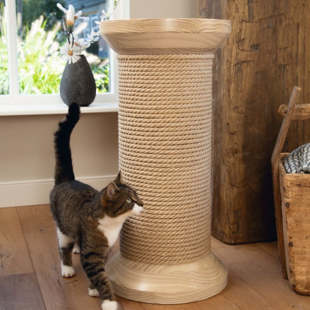 Extra large scratching clearance post