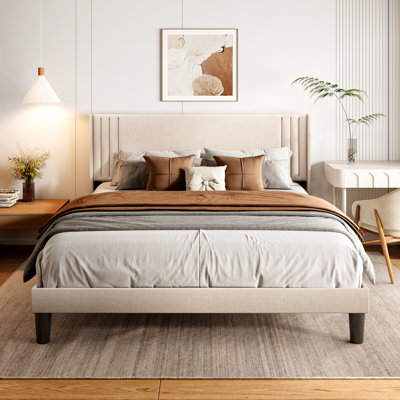 Lit plateforme tapissier Masad avec tête de lit à oreilles en tissu et lattes en bois