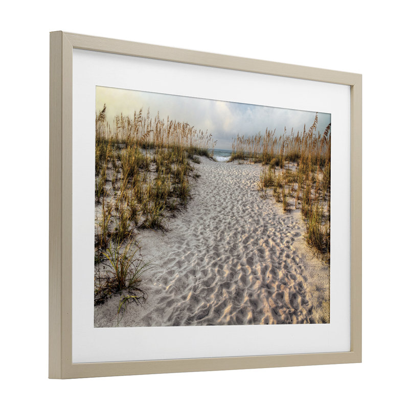 «Path To The Beach Footprints», reproduction encadrée sous verre, conception de Michael Cahill, H 17 po x l 23 po