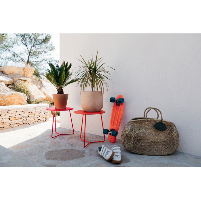 Cocotte Outdoor Round Side Table, 14" H x 13.5" L x 13.5" W, Anthracite