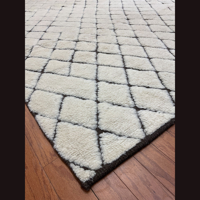 Tapis unique ivoire 7 pi 9 po x 10 pi One-of-a-Kind