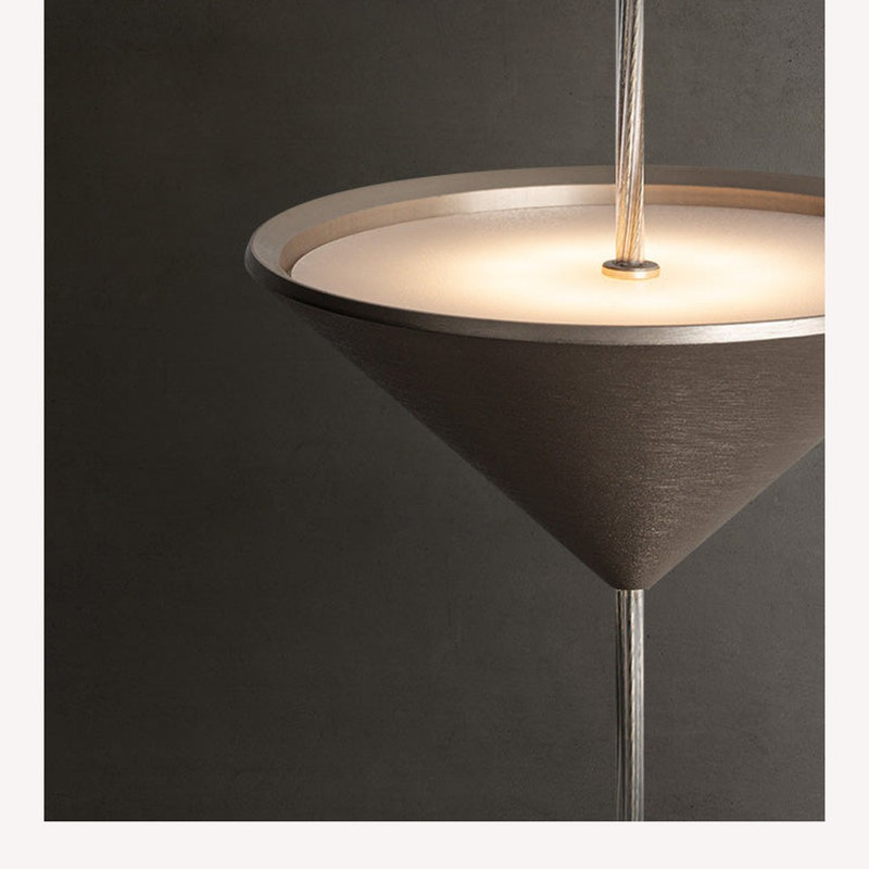 Lampe de poteau de tension de plancher à plafond Vector, hauteur réglable de 90 à 145 pouces, DEL blanc chaud intégrée, conception architecturale minimaliste en aluminium