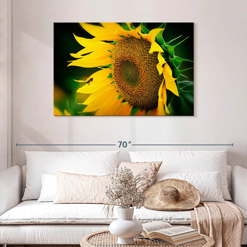 Abeille Harnek attirée par le tournesol, H 30 po x l 45 po