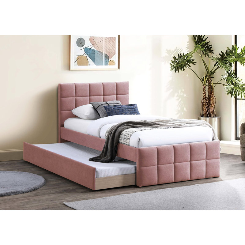Lit double pleine grandeur avec lit gigogne et tête de lit tapissier à motif quadrillé pour une chambre à coucher contemporaine