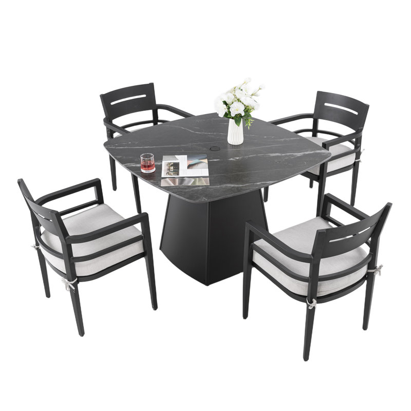 5 chaises de patio d'extérieur modernes avec table carrée en bois fritté de 44 po de hauteur, structure rustique et coussins élégants