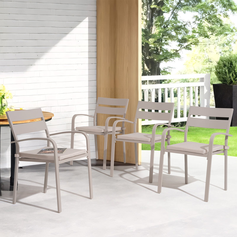 Fauteuil de patio empilable avec coussin Fiskeville, Beige